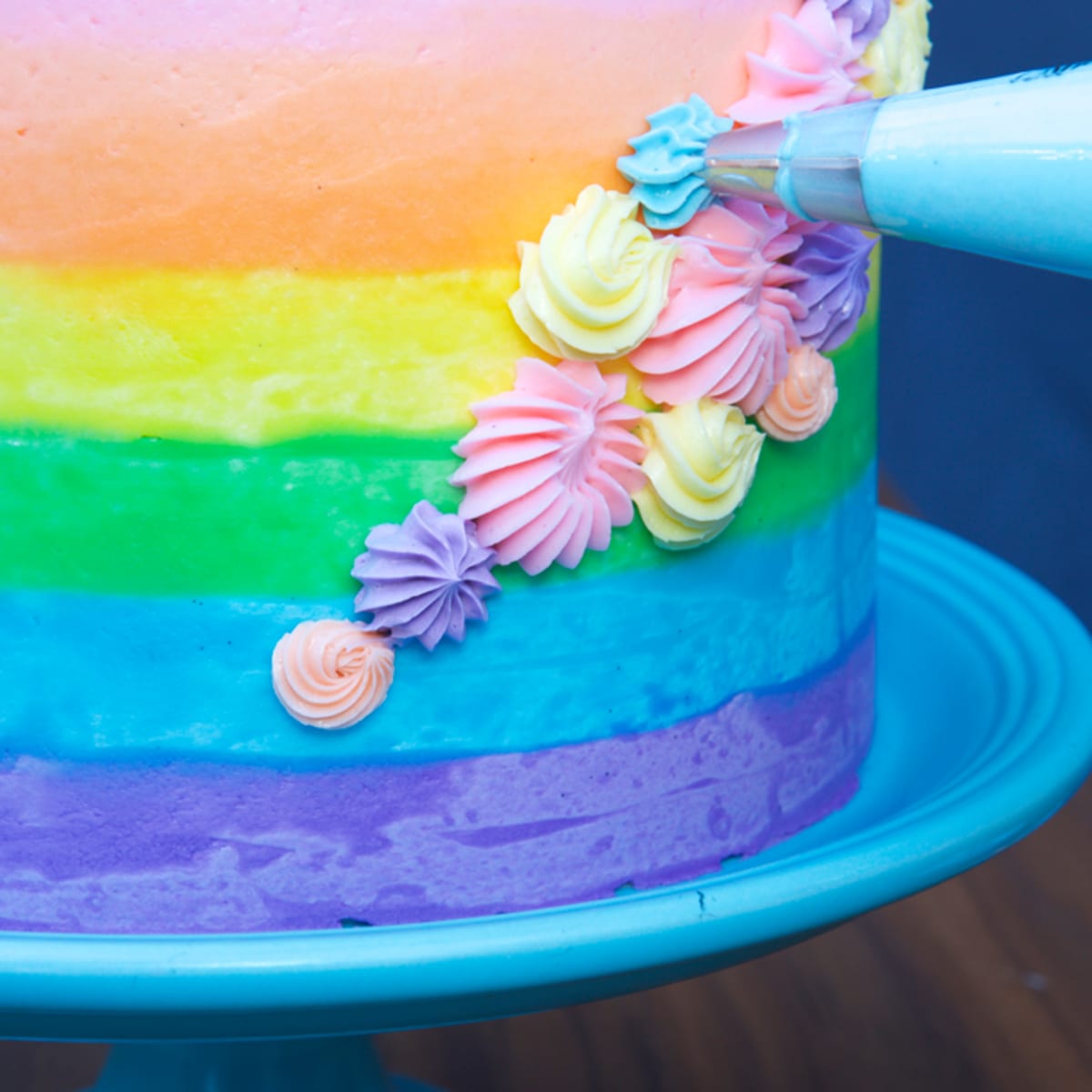 How to Make an Ombré Rainbow Cake - Cupcakes & Cashmere