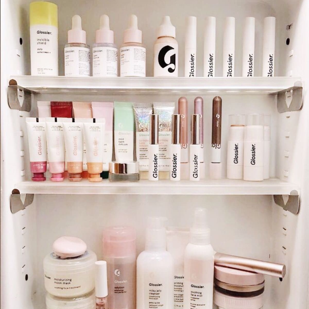 Kelly Katie Are Obsessed with Glossier (Here Are Products That Are Actually Worth It) - Cashmere
