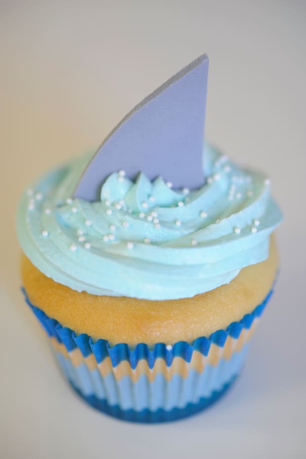 shark-cupcake