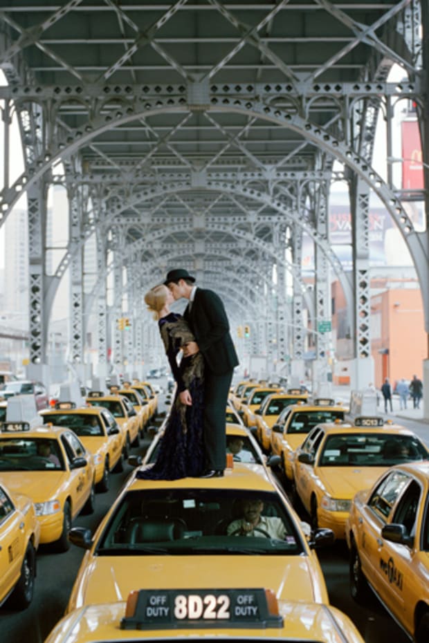 kissing-on-cab