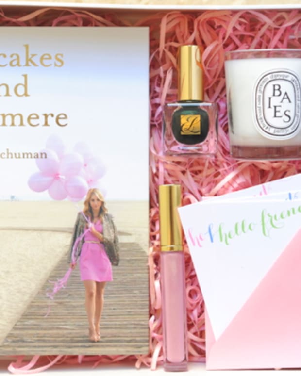 cupcakes-and-cashmere-giveaway-box