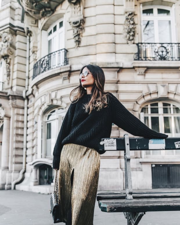 Metallic_Dress-Gold_Skirt-Pleated-Celine_Boots-Outfit-Paris-PFW-Street_Style-16.jpg