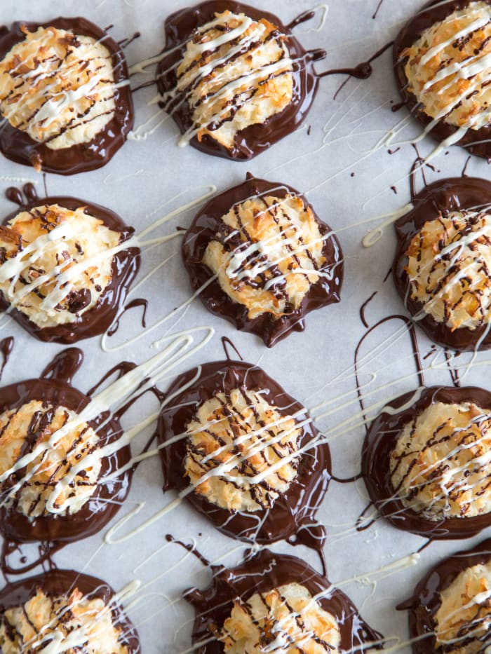 Macaroons with Dark and White Chocolate Drizzle - Cupcakes & Cashmere