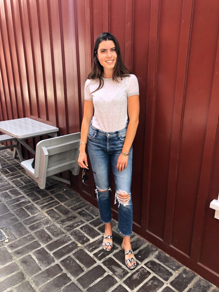 Mardi, à l'ouverture du Dôen Brentwood (!): The Range Bodysuit (similaire ici), MOTHER Jeans, J.Crew Heels (similaire ici)