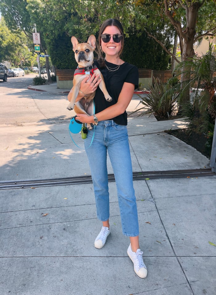 Vendredi: Ett: twa Lunettes de soleil (similaires ici), Madewell Tee, Vintage Denim (similaires ici), Adidas Sneakers (et Chub Chub, faisant une autre apparition!)