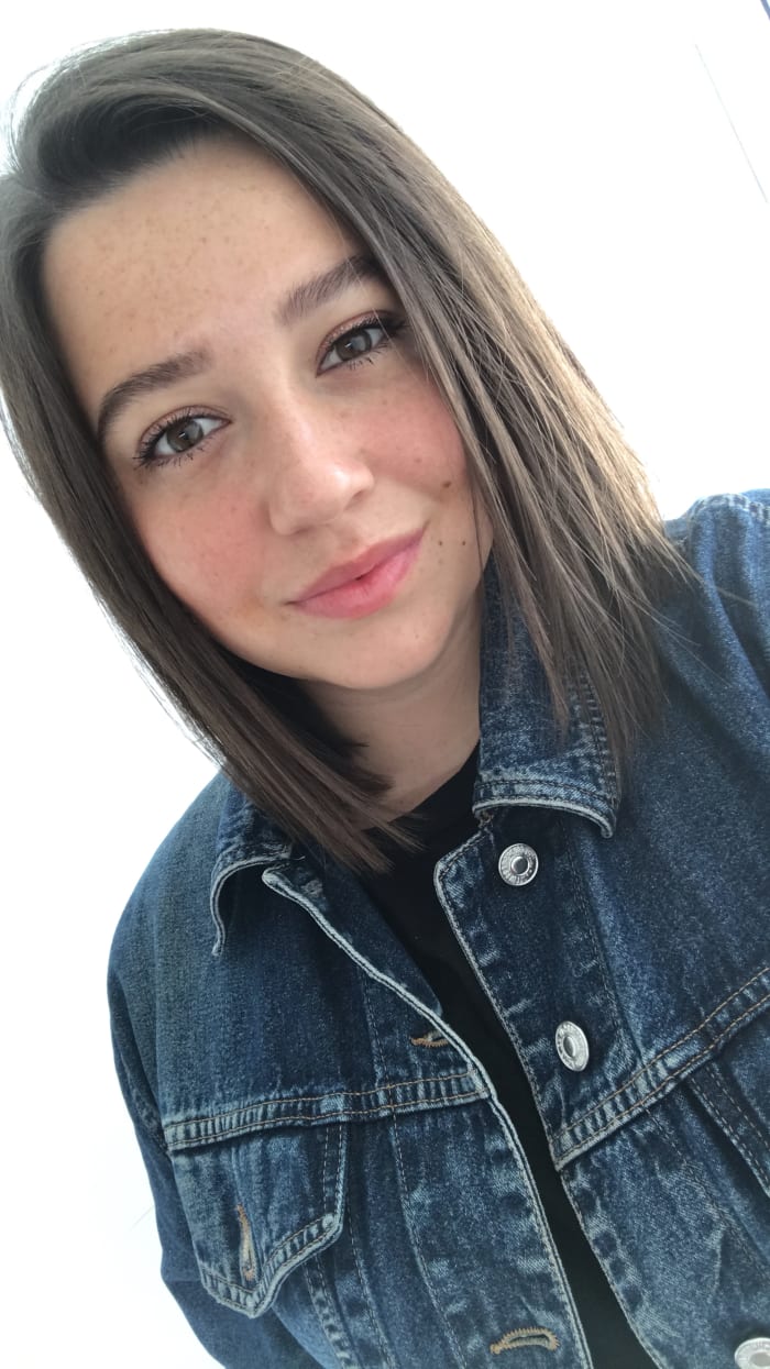 Wander Beauty Hidden Brightening Cream, Glossier FutureDew, Glossier Stretch Concealer, Tarte Amazonian Clay Bronzer, Glossier Boy Brow, Glossier Brow Flick, Glossier Cloud Paint, Laura Mercier Caviar Stick, Glossier Glitter Gelee, ILIA Limitless Lash Mascara, Dior Lip Glow