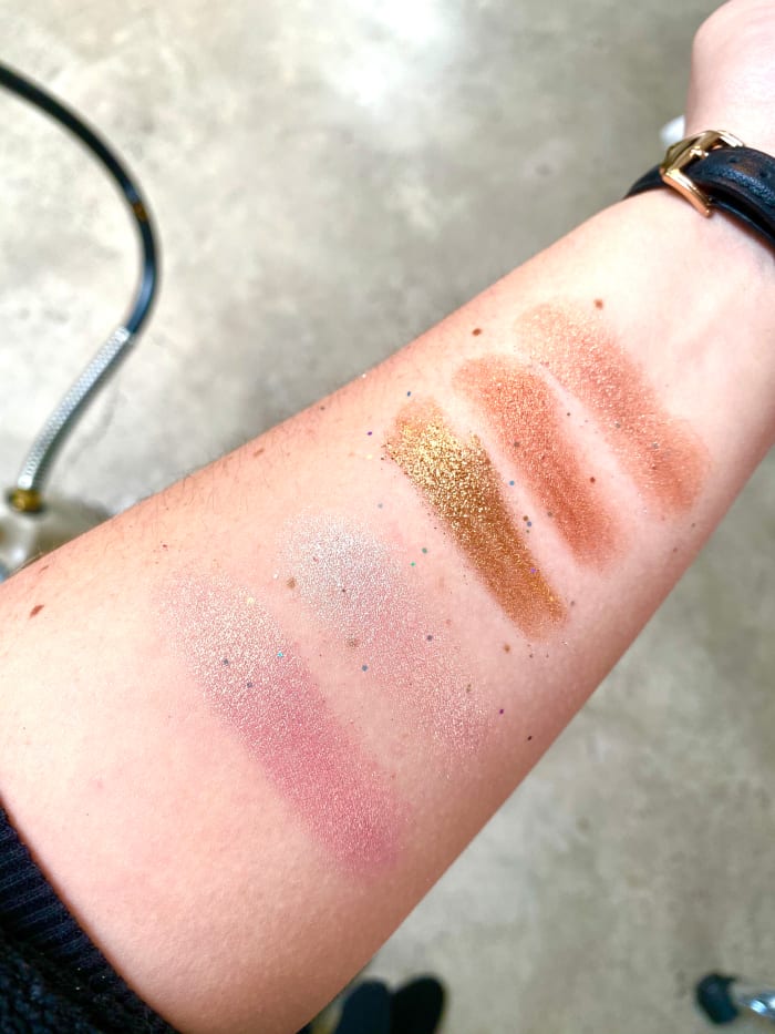 De gauche à droite: Frose, Wild at Heart, Park Ave Princess, Citrine, Caramel Apple