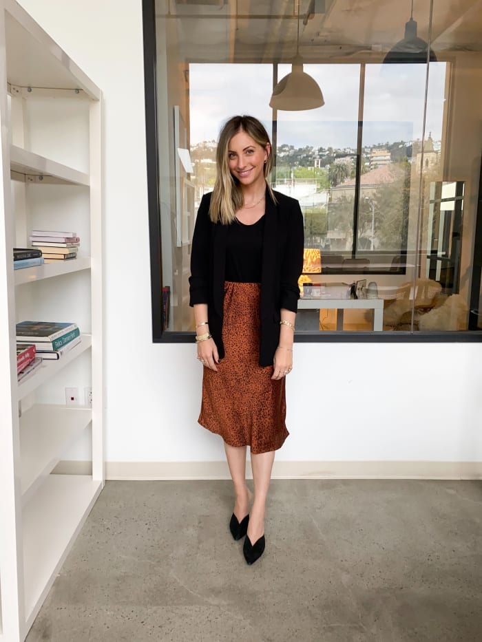 Zara Blazer, haut James Perse (similaire ici), jupe Heartloom, talons Alexandre Birman (similaire ici)