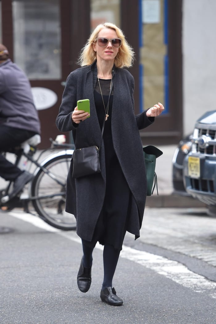 Qui a besoin d'autres couleurs? (Pas Naomi Watts)