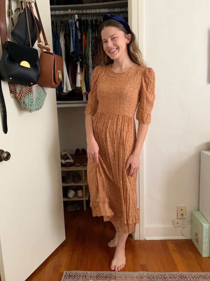 Shop Cupcakes and Cashmere Headband, Urban Outfitters Dress (en savoir plus ici!)