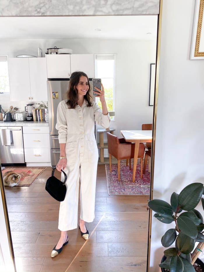 Combinaison Free People, Vintage Purse (similaire ici), Chanel Flats (similaire ici), Cat est unique en son genre :)