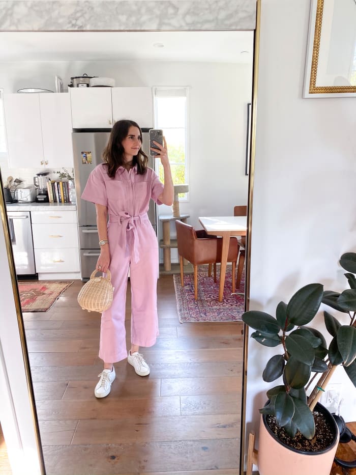 Combinaison GAP (maintenant en vente!), Baskets Common Projects, sac à main Cult Gaia (similaire ici)