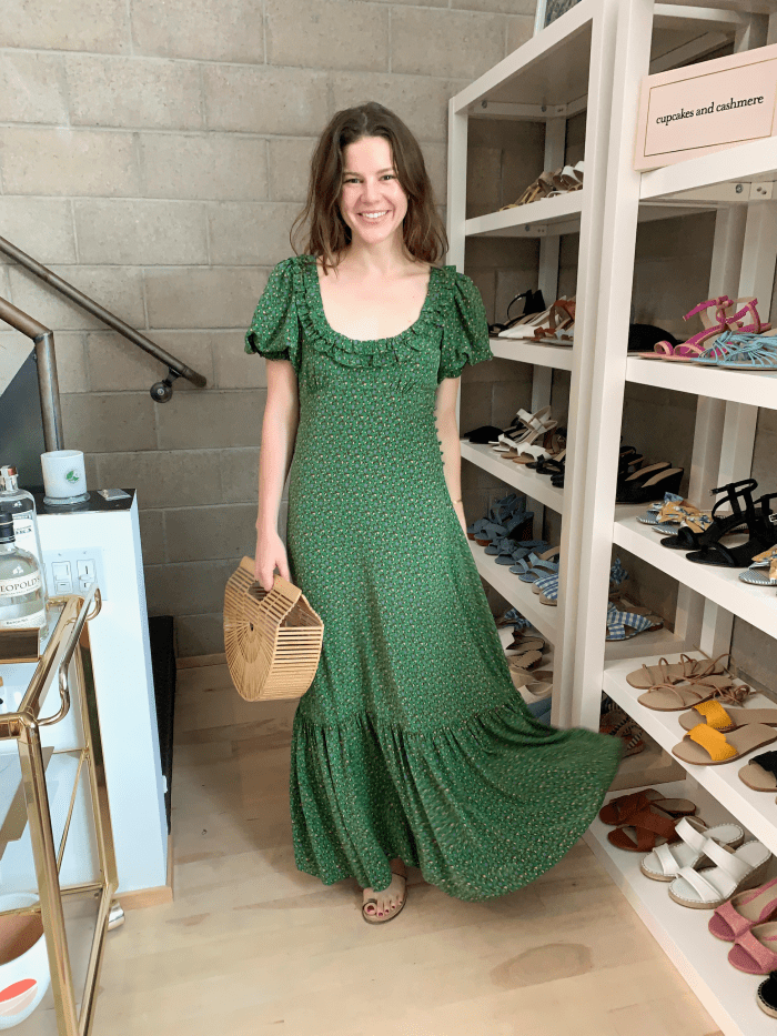 Doen Dress, sac de mon voyage au Vietnam (similaire à Cult Gaia), Sandales Amanu (similaire ici) (note latérale: je jure que j'ai un autre pied)