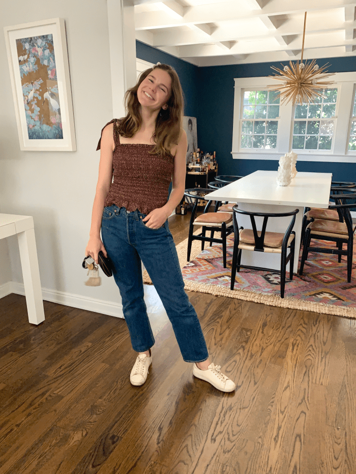 Doen Tank (similaire ici), Vintage Levi's (similaire ici), Sezane Sneakers (similaire ici)