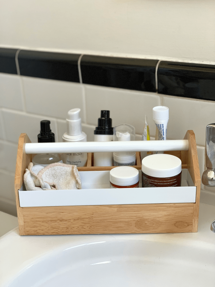 Caddie de douche qui contient toute ma routine du soir