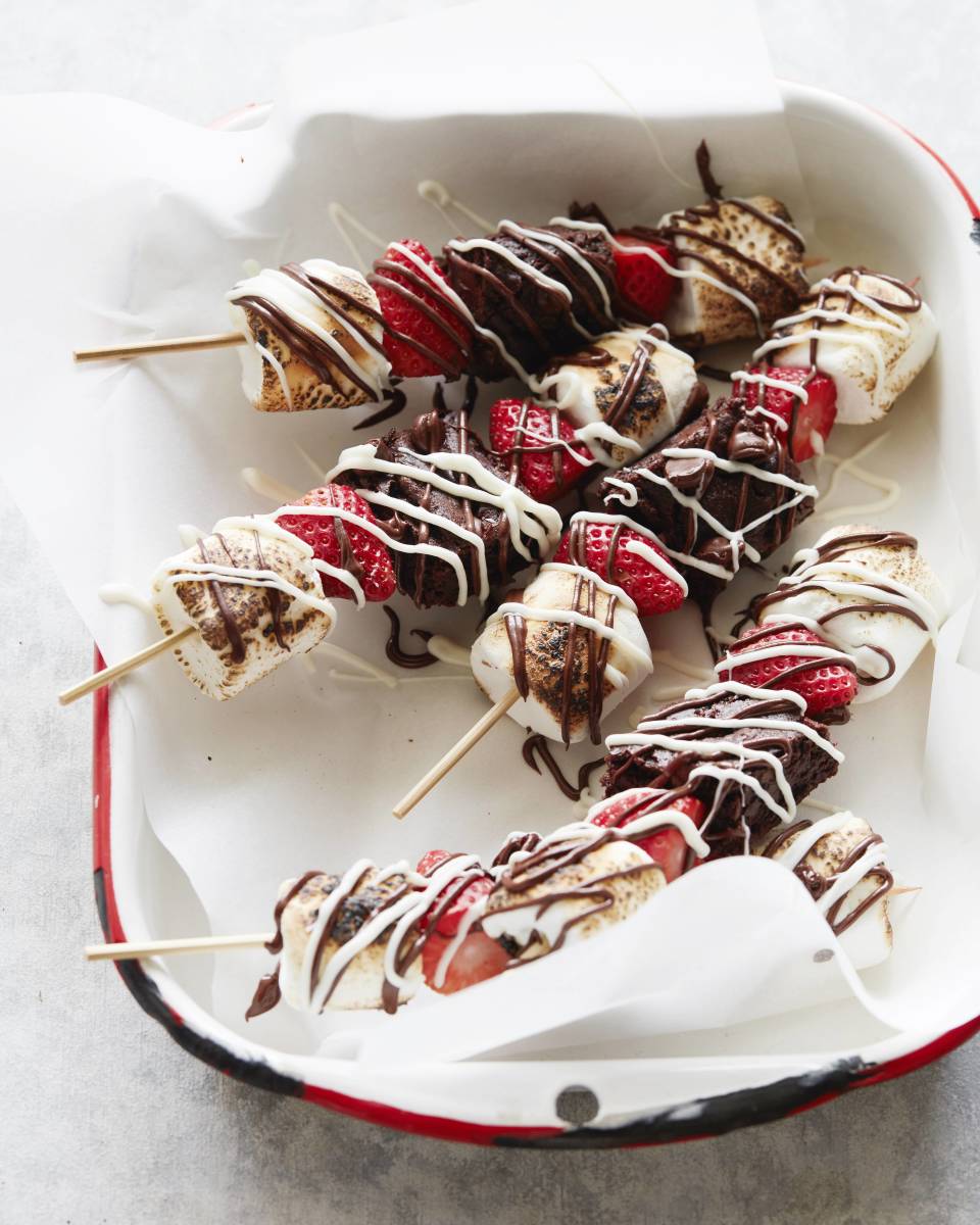 Strawberry Brownie Skewers - Cupcakes & Cashmere