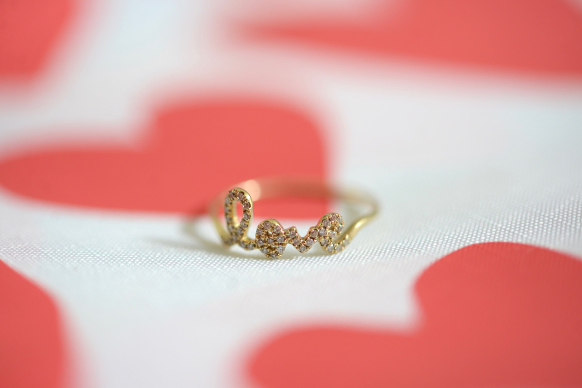 {Sydney Evan's 'love ring' c/o that makes a sweet and simple statement}