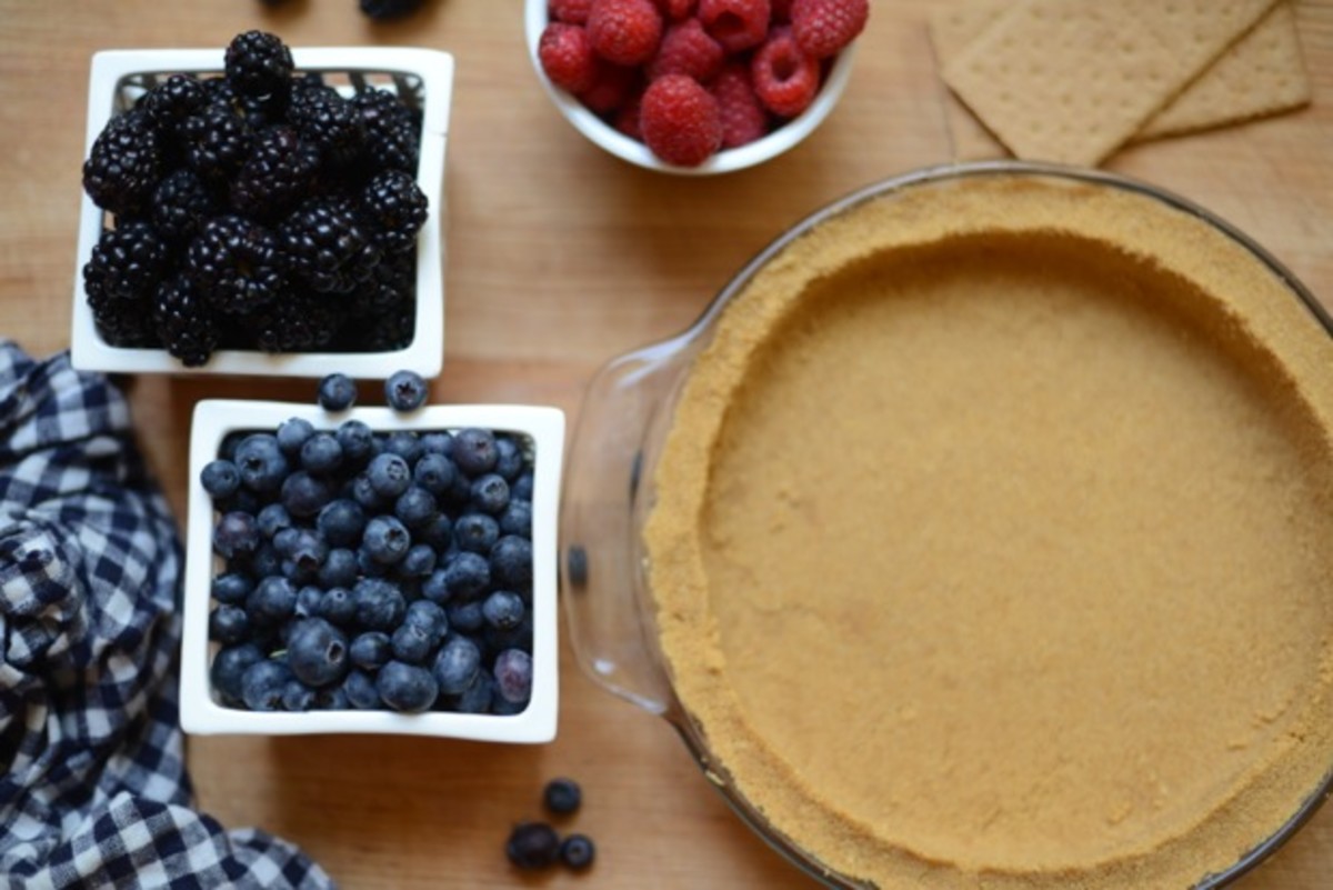 berry-pie-making