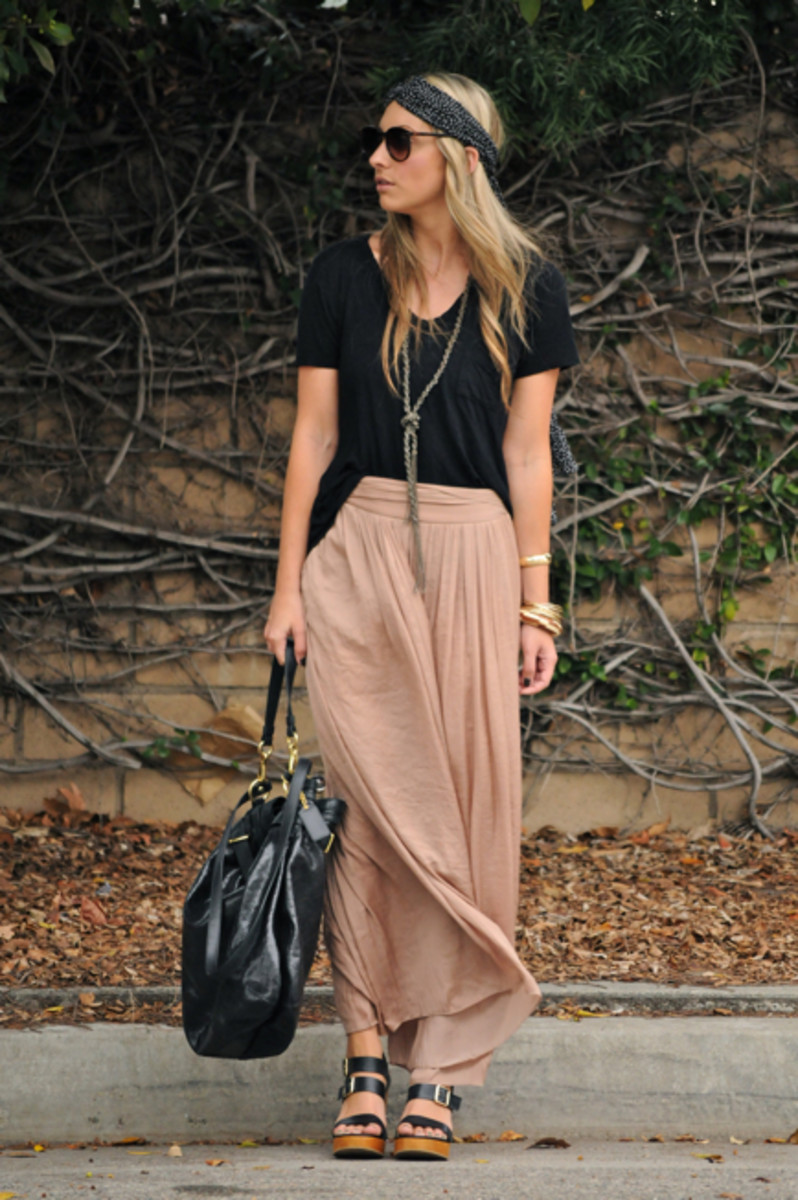 Best Long Skirt Outfit Ideas For Women