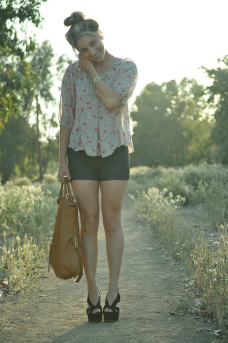 Queen's Wardrobe Blouse, Forever 21 Shorts, Foley + Corinna Bag, Vintage Jewelry, Jeffrey Campbell Wedges