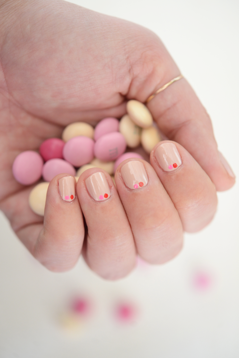  {Valentine's inspired nails + the prettiest M&Ms}
