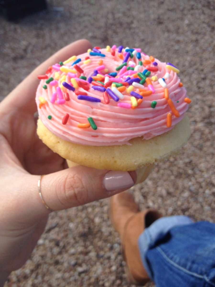  {Vanilla Dream Cupcake at Hey Cupcake!}
