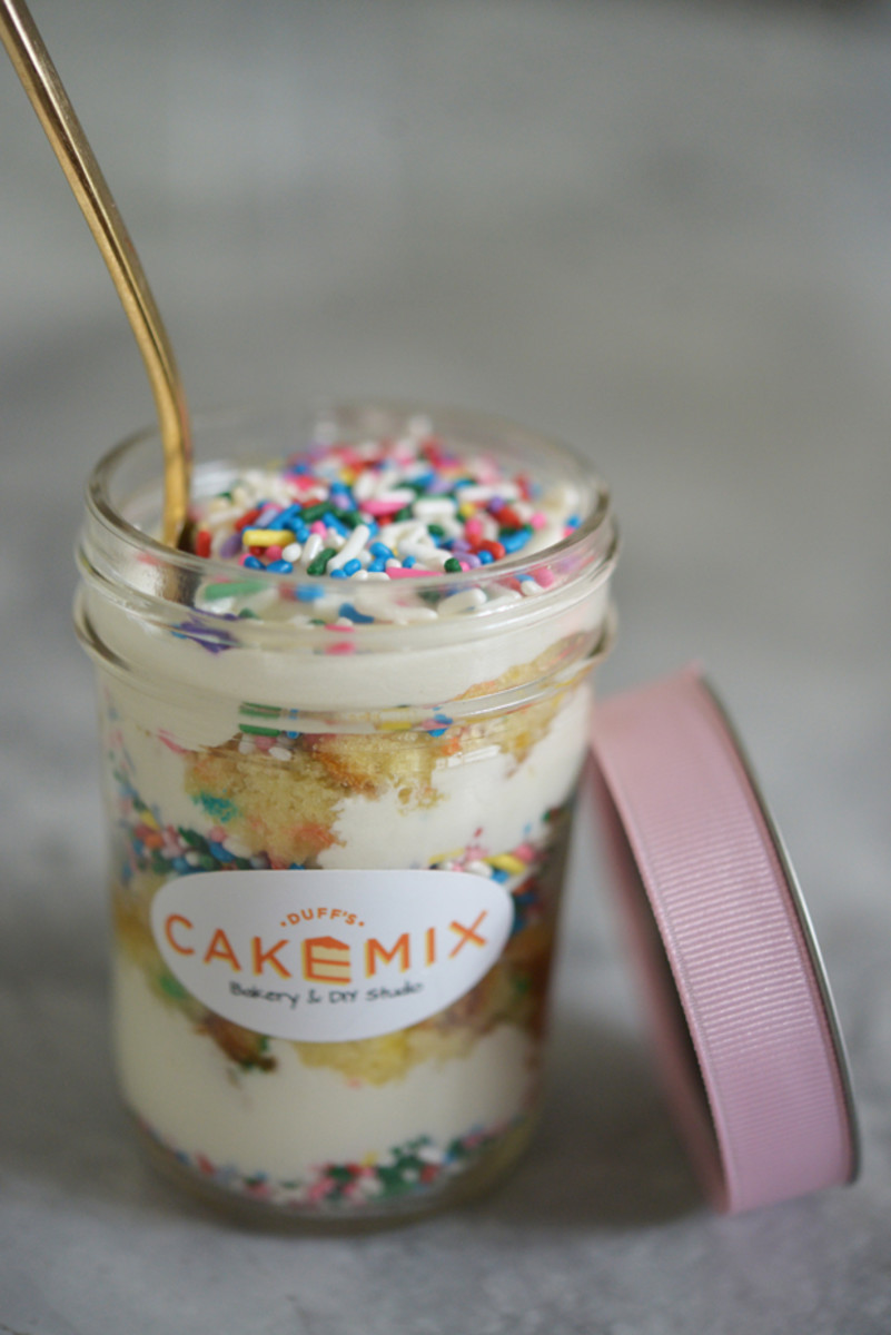  {Cake in a jar is the cutest idea ever}