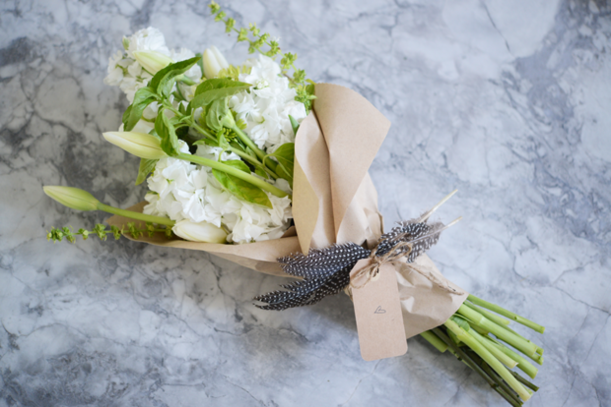 how to wrap flowers in butcher paper