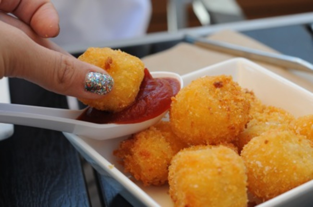 Cheesy Tator Tots {like hash browns, but with melted cheese inside. pure amazingness}