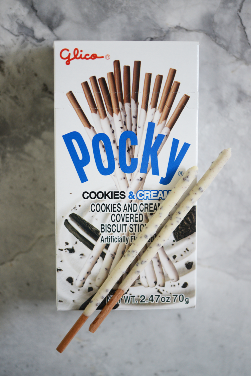 {New-to-me Pocky flavor: Cookies & Cream}
