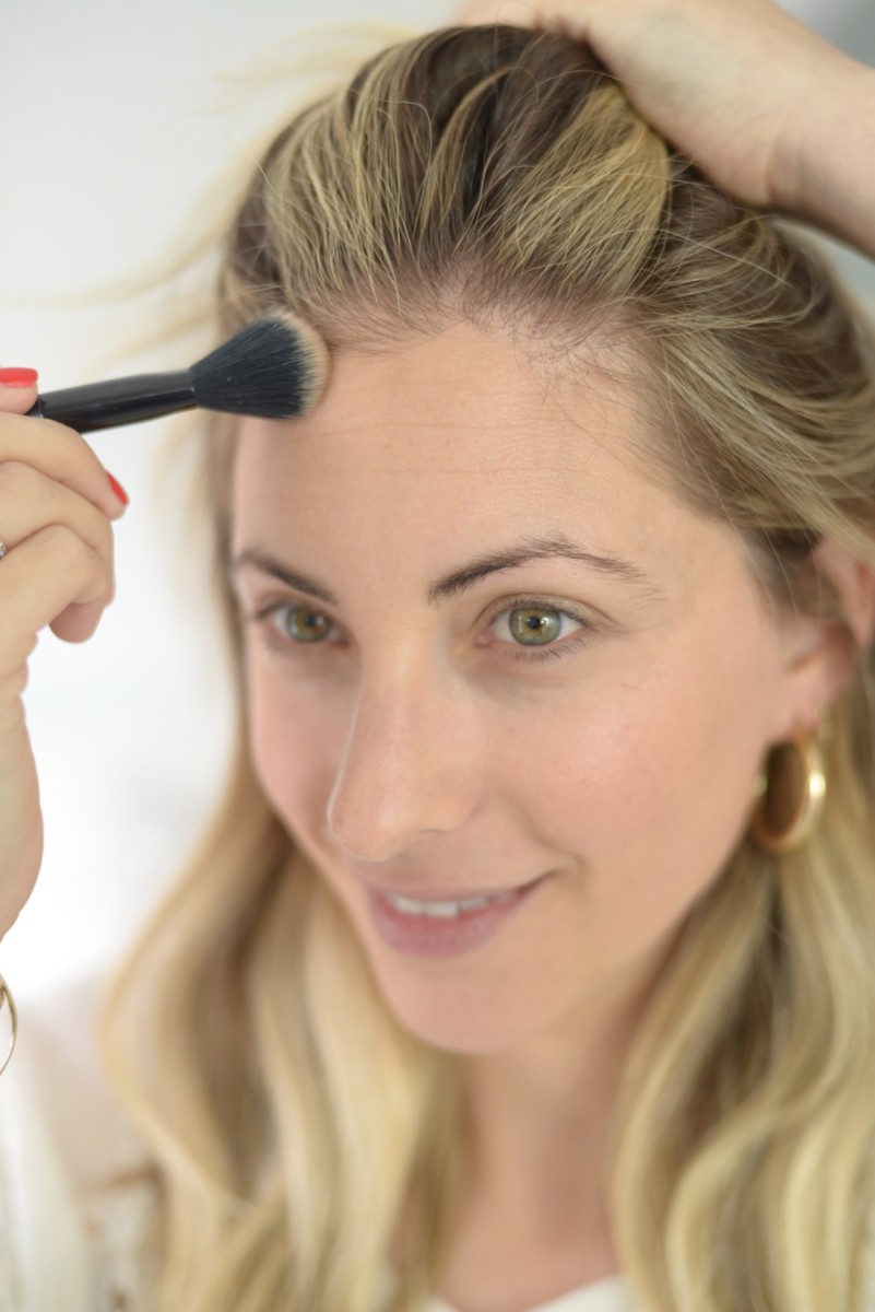 How to Apply Subtle Daytime Makeup: 15 Steps (with Pictures)